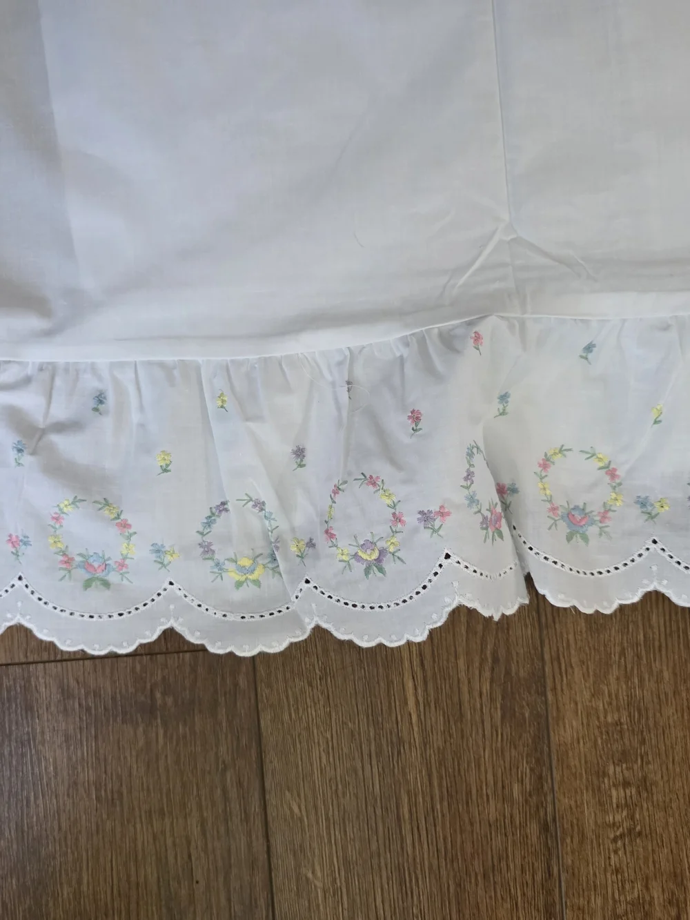 Delicate Ruffle Twin Flat Sheet Bed Skirt White Embroidered Floral Cotton Vtg